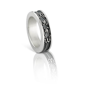 MEADOW OF ANGELS SLENDER CARVED SINGLE PATTERN BAND